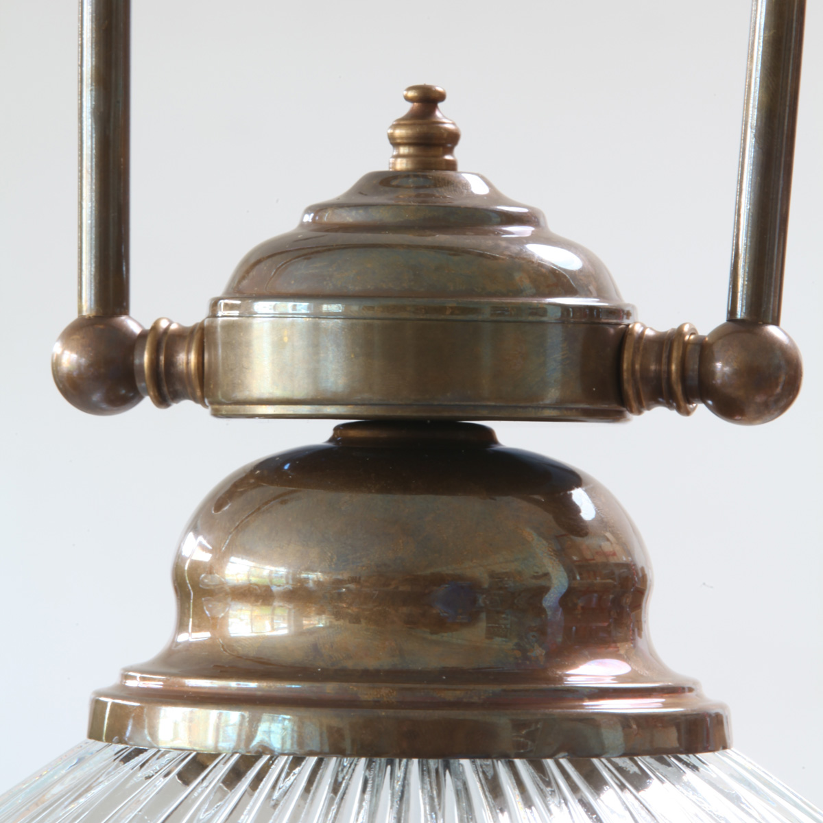 Nostalgische Balkenlampe mit prismatischen Glasschirmen, Bild 6 Nostalgische Balkenlampe mit prismatischen Glasschirmen, Bild 6