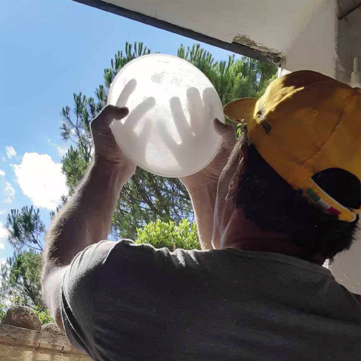 Bild 8: Alabaster – ein Werkstoff voller Magie Balken-Leuchter mit sieben Alabaster-Kugeln DIONISO: Alabaster – ein Werkstoff voller Magie