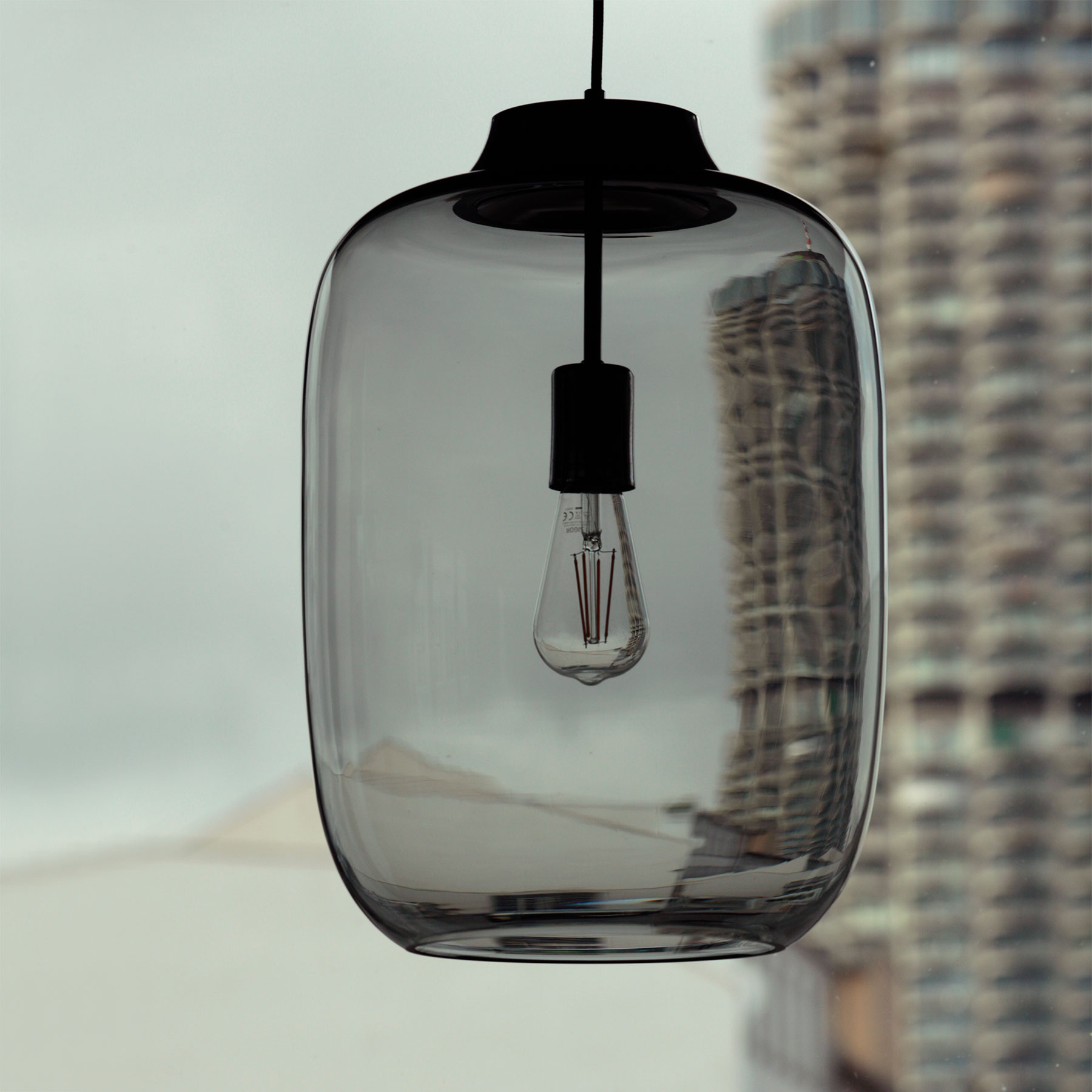 Große Glas-Pendelleuchte mit mundgeblasenem Rauchglas-Schirm, Bild 4 Große Glas-Pendelleuchte mit mundgeblasenem Rauchglas-Schirm, Bild 4