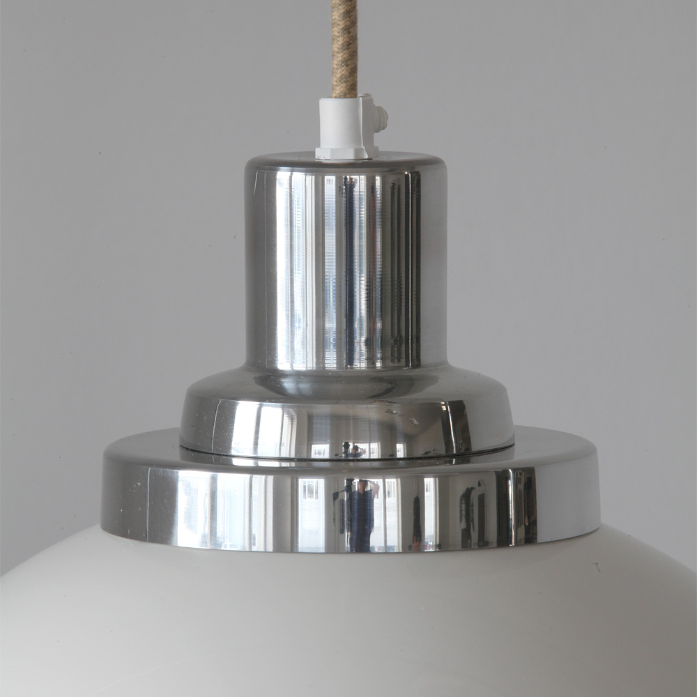 Höhenverstellbare Hängeleuchte aus Porzellan COSMO: Detail Modell 1 (glatter Porzellanschirm)