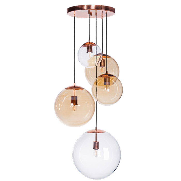 Gruppe aus 5 verschiedenen Glaskugel-Hängeleuchten Gruppe aus 5 verschiedenen Glaskugel-Hängeleuchten