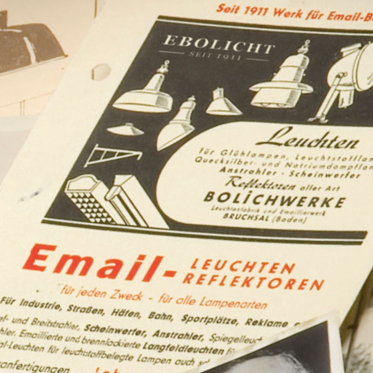 Bild 8: Historisches Werbematerial „Email“, ca. 1950 Einzelstücke mit antikem Emaille-Schirm: Hängeleuchte BERLIN 400 mm: Historisches Werbematerial „Email“, ca. 1950