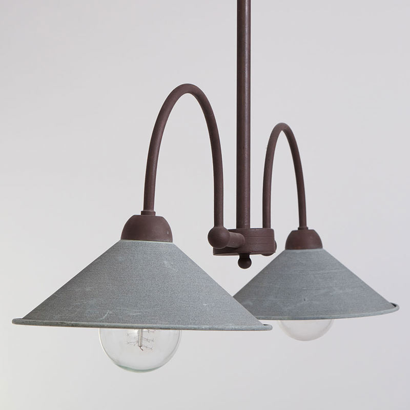 Bild 3: Sonder-Ausführung in Edelrostpatina, Schirme in Alt-Zink (bitte anfragen) Rustikale Doppel-Hängeleuchte für (Billard-)Tische NOUMI: Sonder-Ausführung in Edelrostpatina, Schirme in Alt-Zink (bitte anfragen)