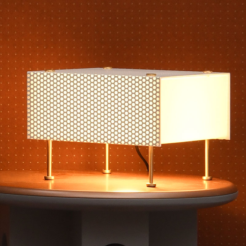 Mid Century-Tischleuchte G61, Lochblech-Design von Pierre Guariche Mid Century-Tischleuchte G61, Lochblech-Design von Pierre Guariche