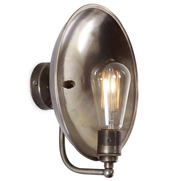 Nostalgic wall light with brass reflector CULL Nostalgic wall light with brass reflector CULL
