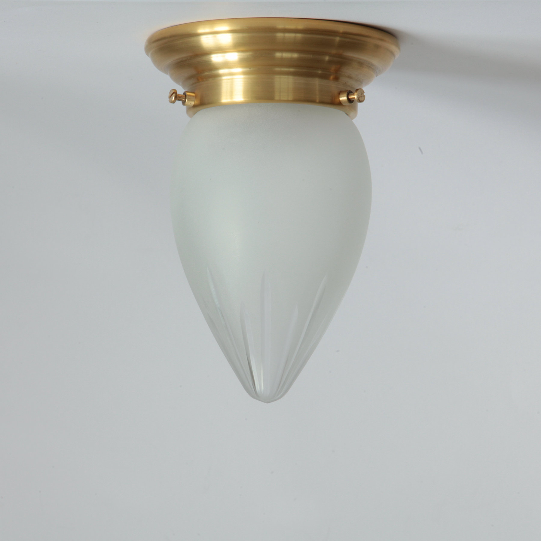 Bild 6: Messing natur (Modell 1, Stern-Schliff ohne Rauten) Kleine Deckenlampe mit geschliffenem Spitzglas Ø 14 cm: Messing natur (Modell 1, Stern-Schliff ohne Rauten)
