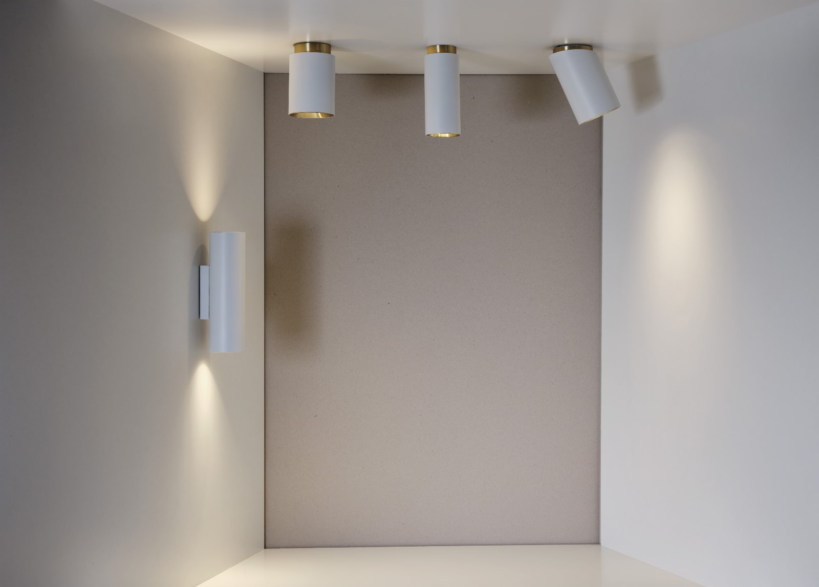 Angled Ceiling Spotlight TOBO: Die TOBO-Kollektion in Weiß