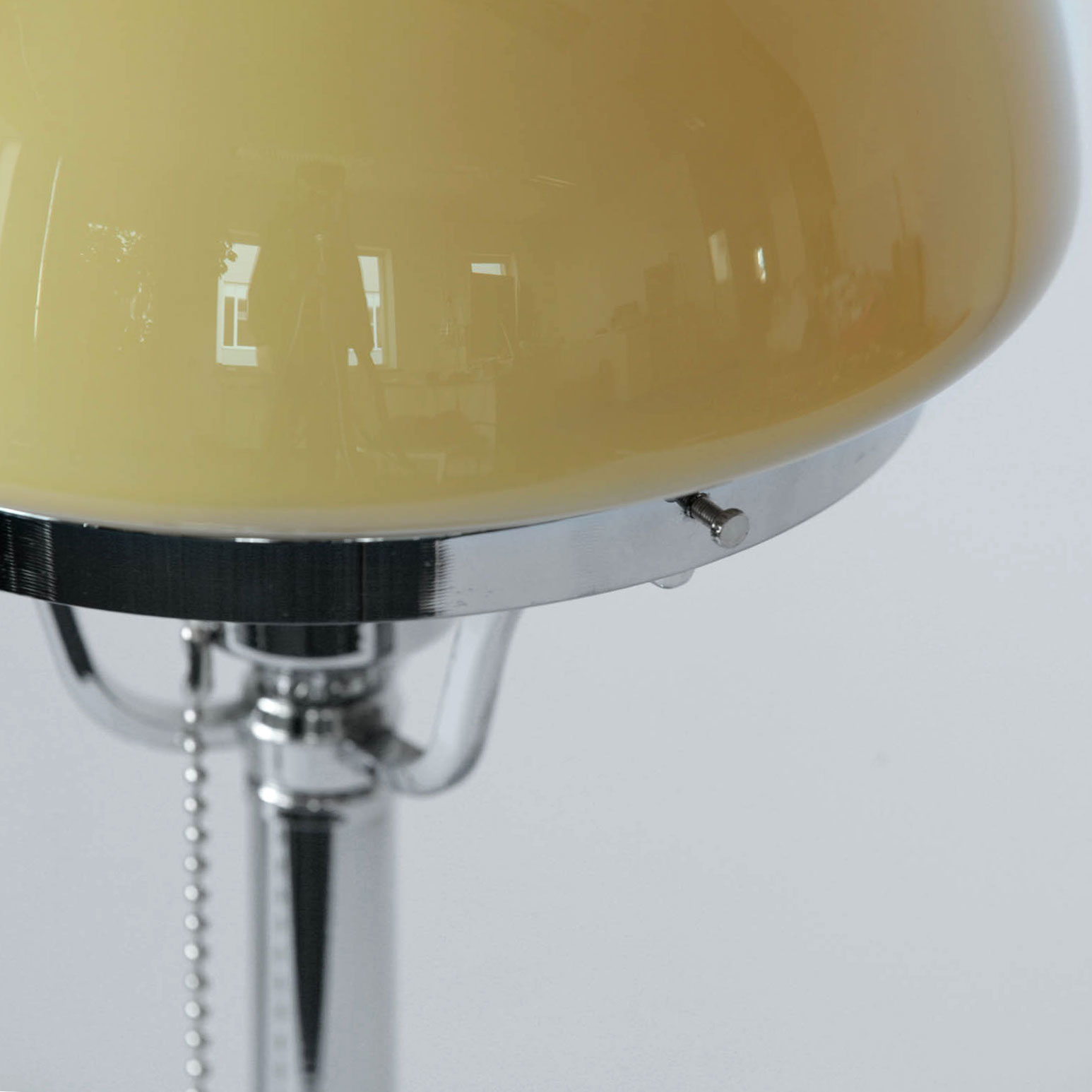 Kleine „Pilz“-Tischleuchte mit Opalglas-Haube (Ø 20 cm), Bild 5