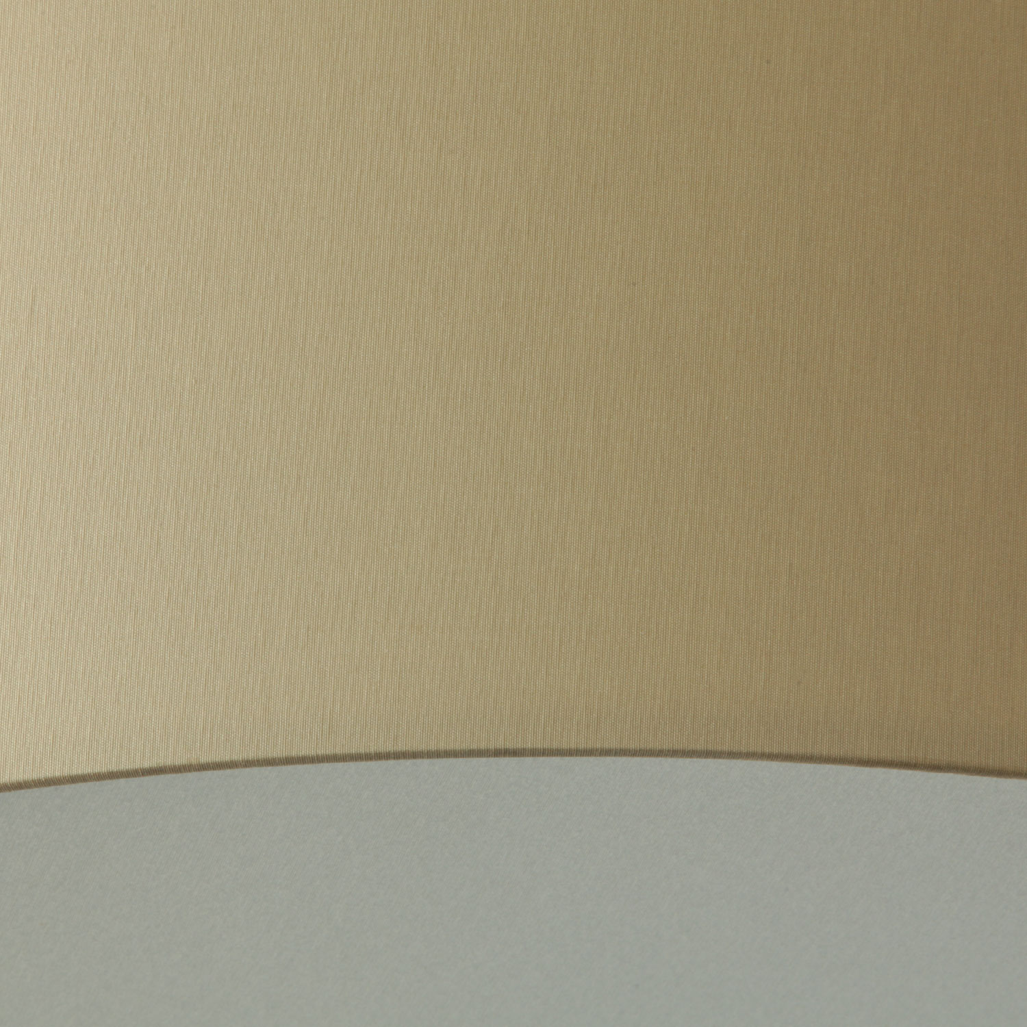 Große, runde Deckenleuchte VITA 3 mit edlem Textilschirm Ø 60 cm: Detail „Sand“