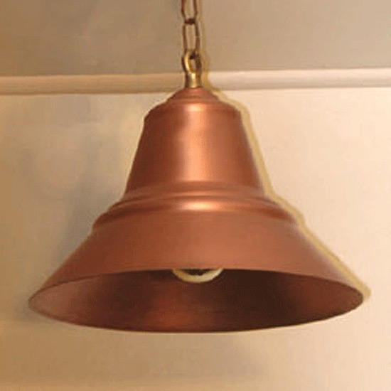 Bild 3: Ausführung in Kupfer (auf Anfrage) Rustikale Esstisch-Hängelampe aus patiniertem Messing: Ausführung in Kupfer (auf Anfrage)