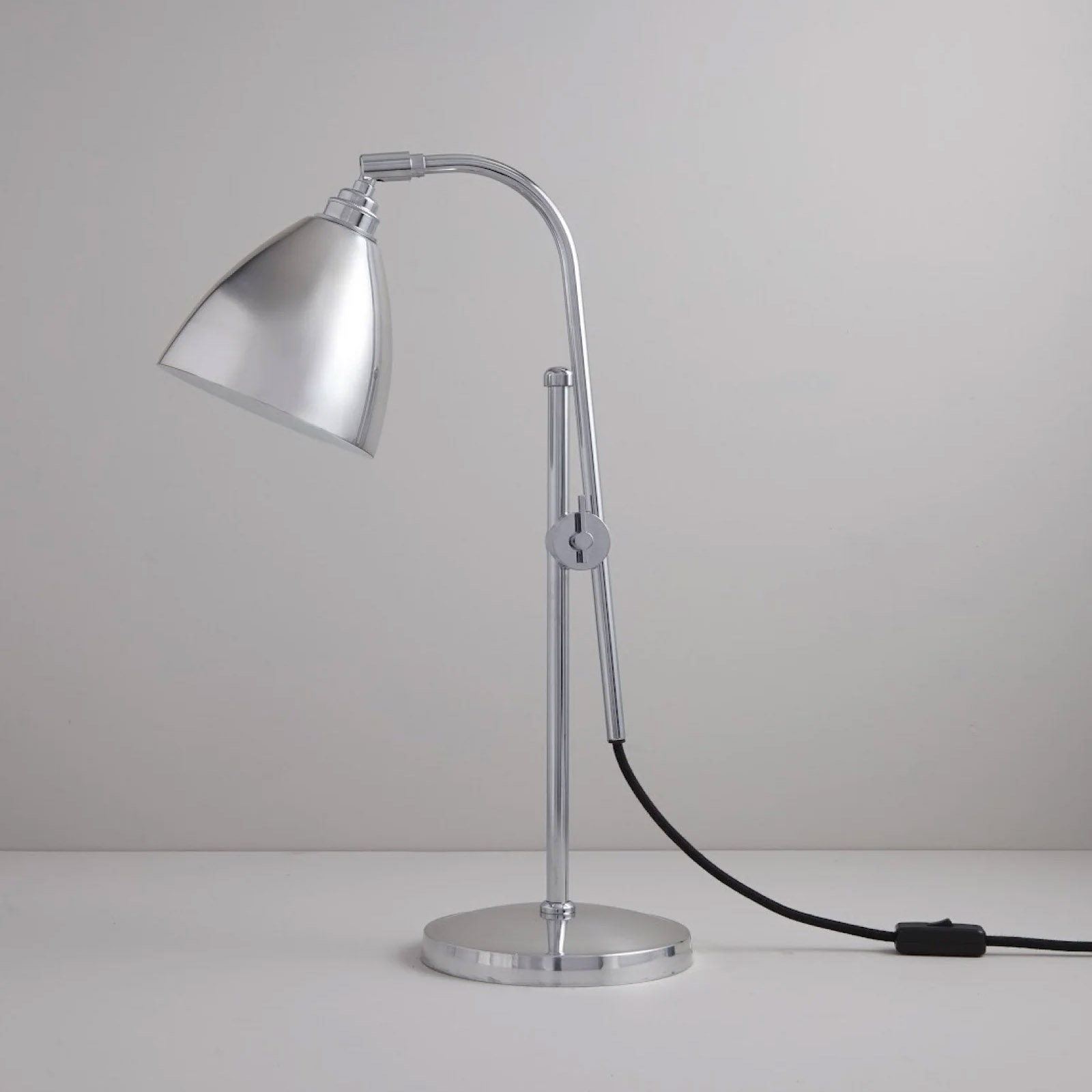 Britischer Klassiker: Tischleuchte mit verstellbarem Arm TASK, Bild 6