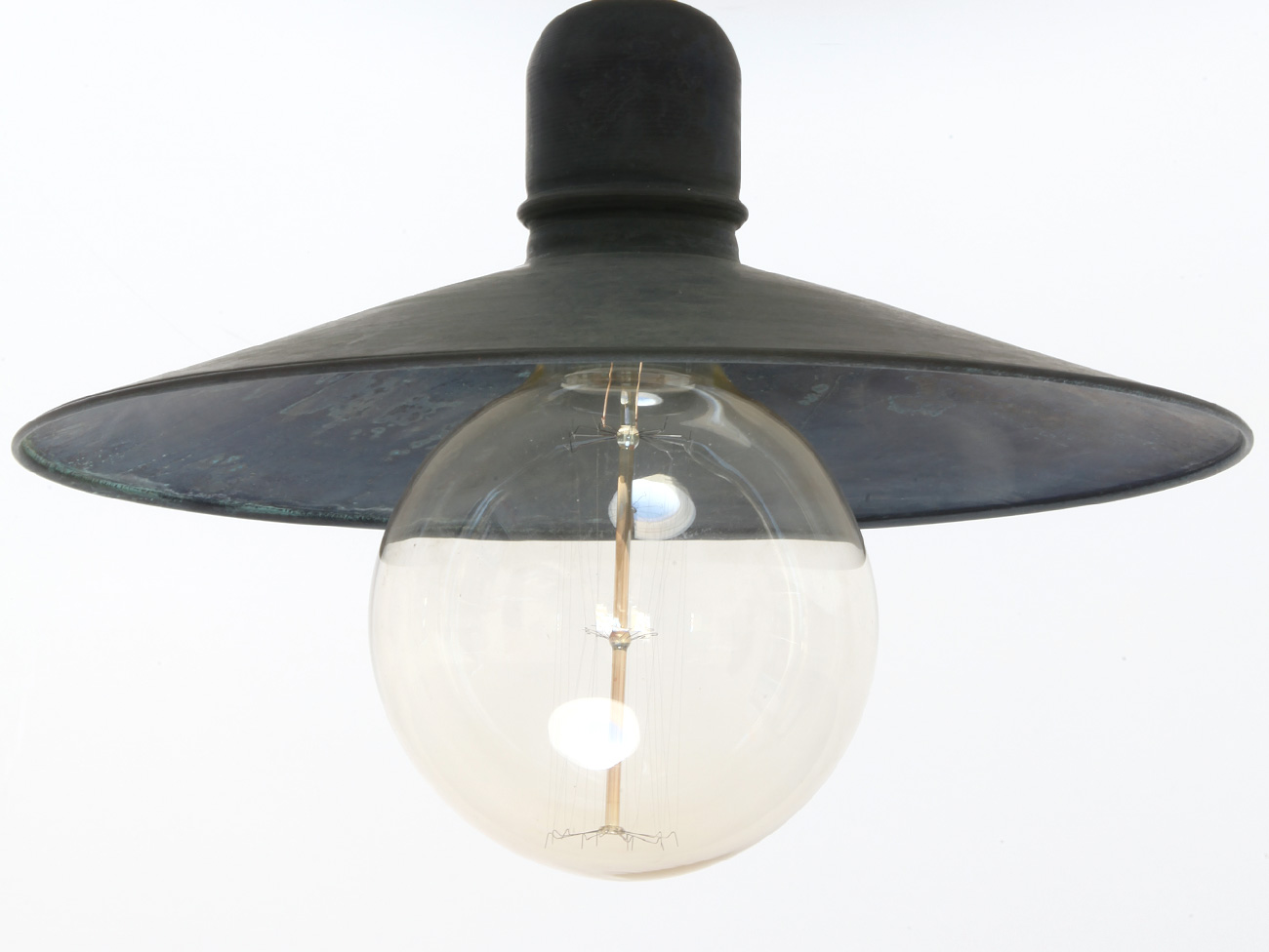 Bild 7: Kupfer patiniert, mit Spezial-Leuchtmittel fotografiert BINGEN Hängeleuchte mit flachem Kupfer-Schirm, Ø 16-40 cm: Kupfer patiniert, mit Spezial-Leuchtmittel fotografiert