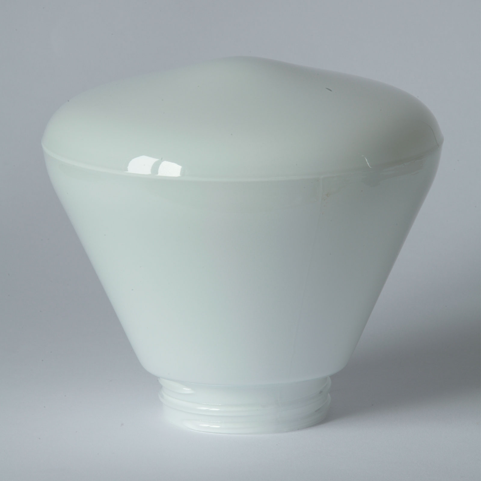 Bakelit-Deckenleuchte mit Opalglas-Schirm SCHOLA im Stil der 1930er Jahre, Bild 5 Bakelit-Deckenleuchte mit Opalglas-Schirm SCHOLA im Stil der 1930er Jahre, Bild 5