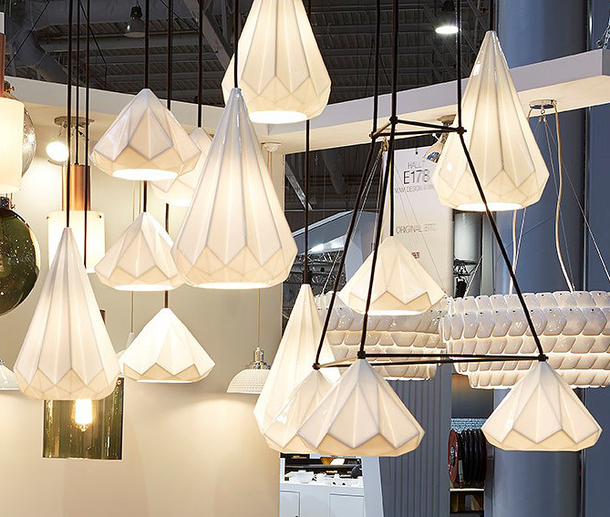 Bild 8: Die Serie HATTON umfasst eine ganze Reihe von Größen und Proportionen, wir beraten Sie gerne. Große Facetten-Hängeleuchten aus Porzellan HATTON 4 & 5: Die Serie HATTON umfasst eine ganze Reihe von Größen und Proportionen, wir beraten Sie gerne.