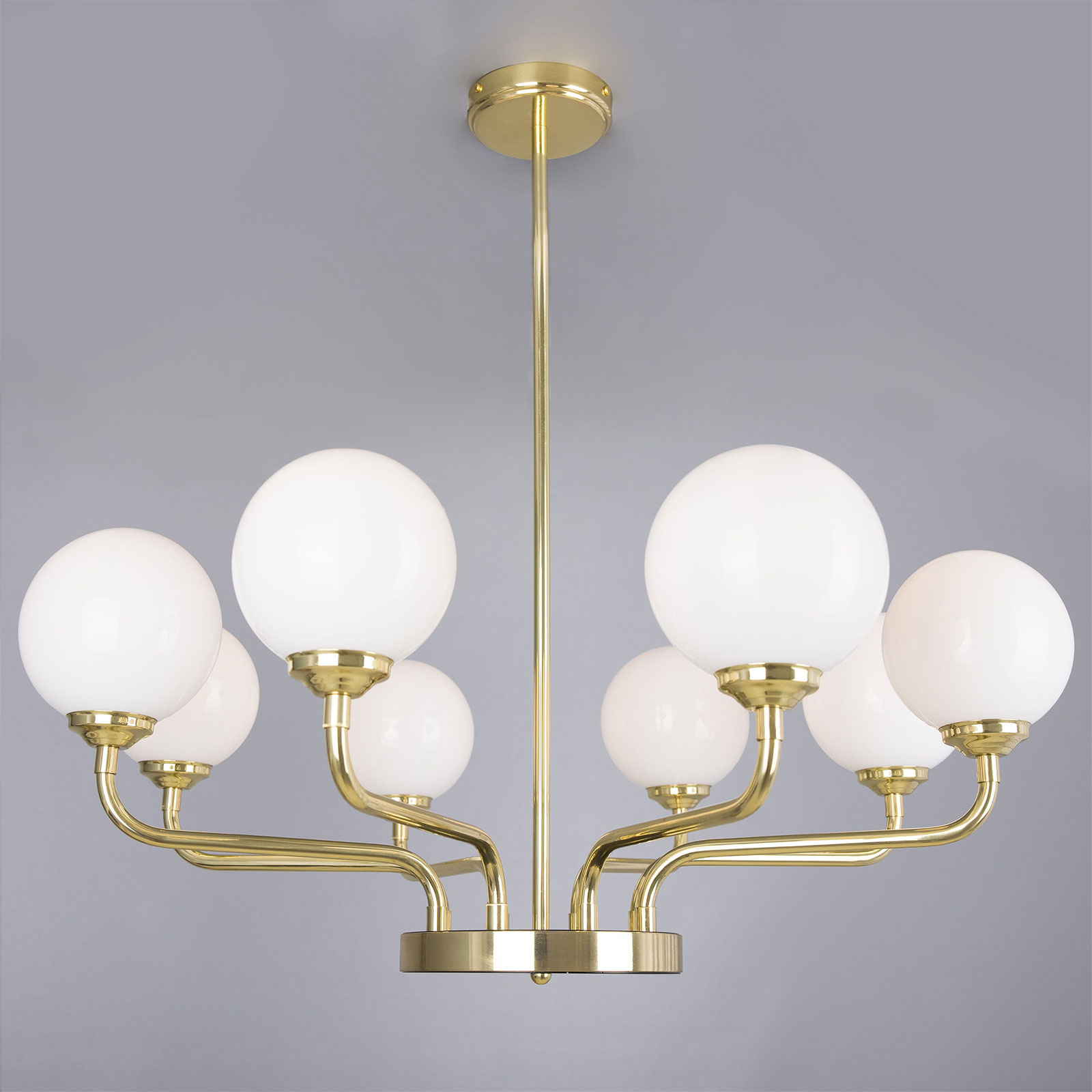 8-armiger Hängeleuchter mit opalen Glaskugeln 8-armiger Hängeleuchter mit opalen Glaskugeln