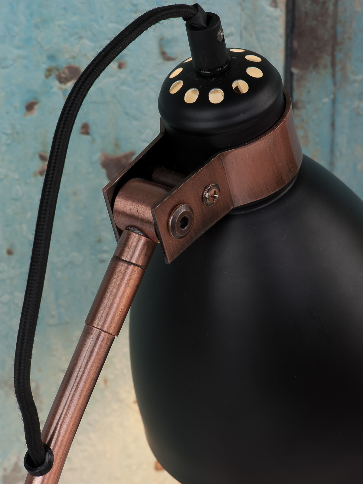 Design-Stehlampe mit Kupfer und Beton-Sockel, Bild 4