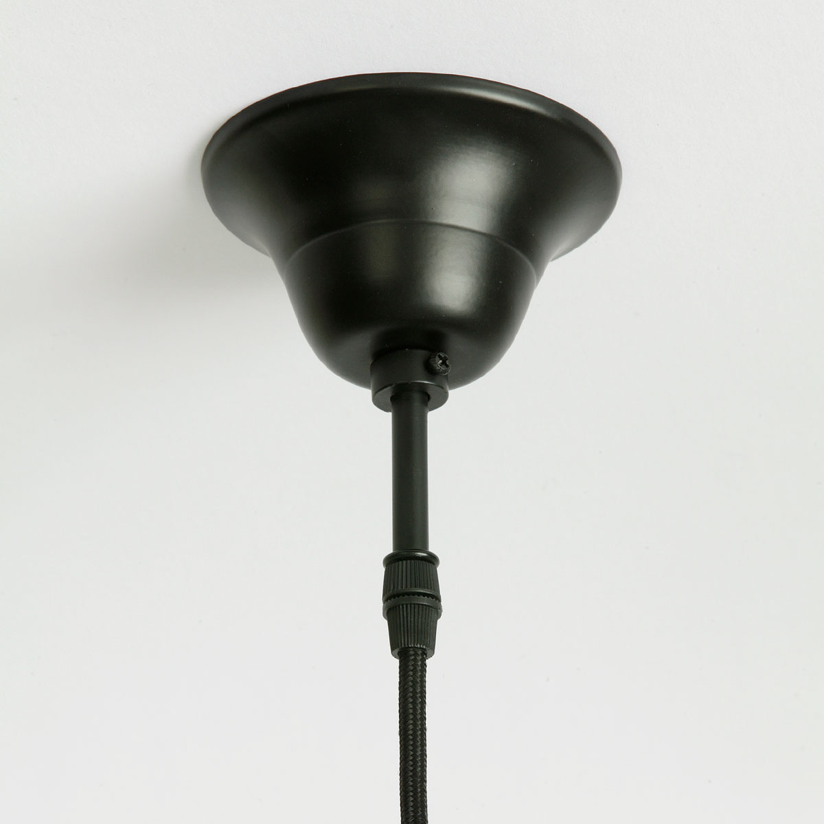 Warmes Licht: Pendelleuchte mit zylindrischem Tiffanyglas-Schirm, Bild 5