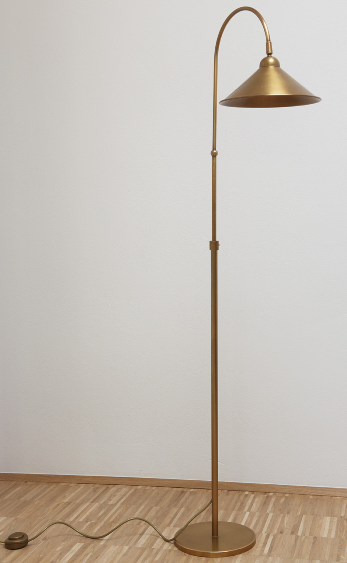 Bild 4: Messing patiniert Französische Messing-Stehleuchte mit Bogen-Arm TOKYO: Messing patiniert