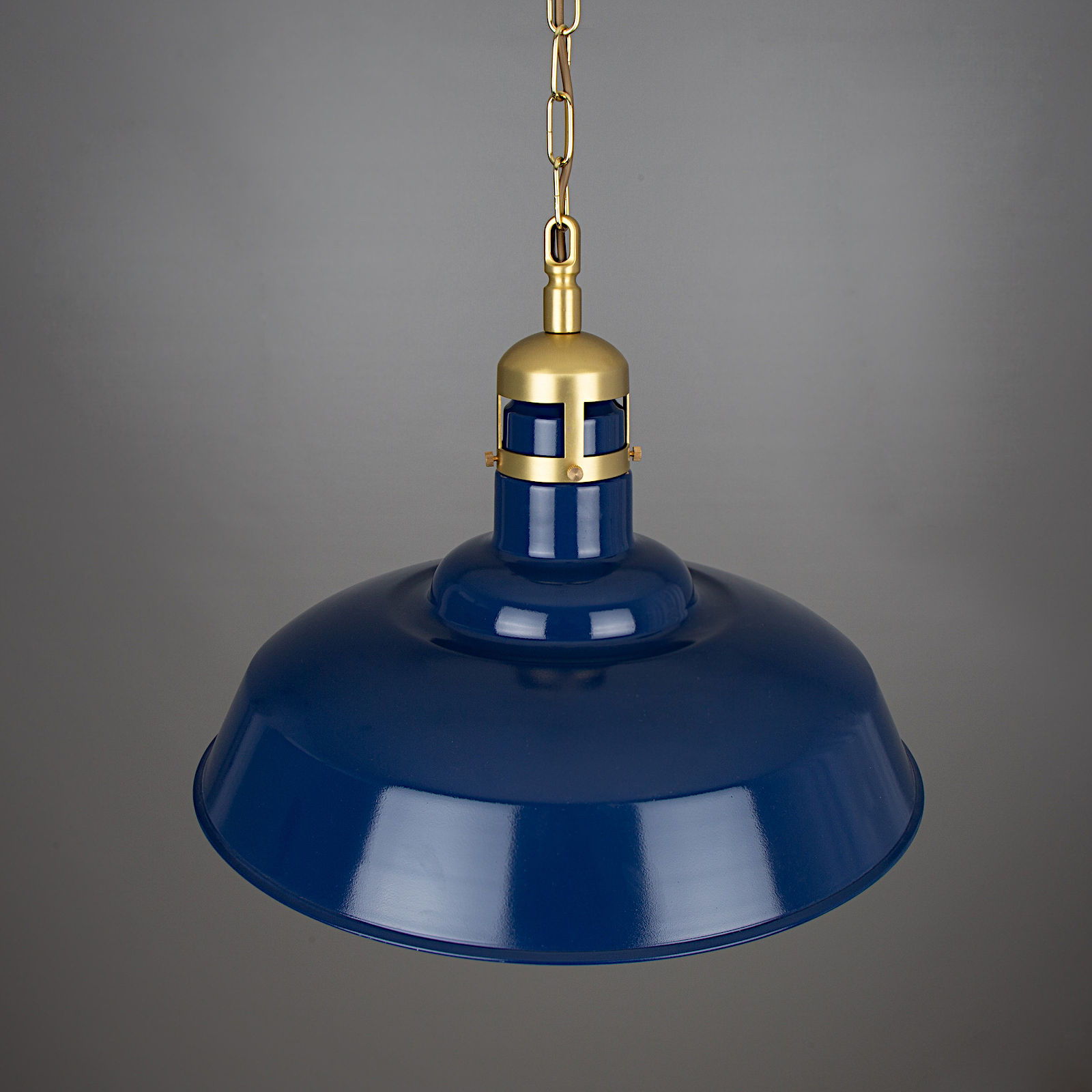 Große Industriestil-Pendelleuchte, blau mit Messing-Details, Ø 50 cm: Messing satiniert