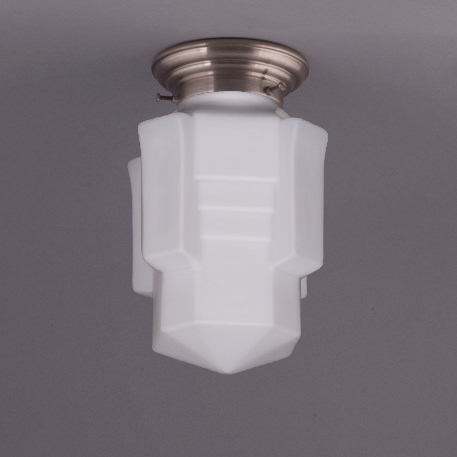 Kleine Deckenlampe mit matt-opalem Art Déco-Glas Ø 16 cm: Deckenteil dezent gestuft, matt vernickelt