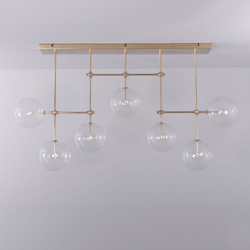 Bild 4: Dezent patiniert und mit Klarlackfirnis geschützt. Zeitgenössischer Deckenleuchter mit sieben Glaskugeln: Dezent patiniert und mit Klarlackfirnis geschützt.