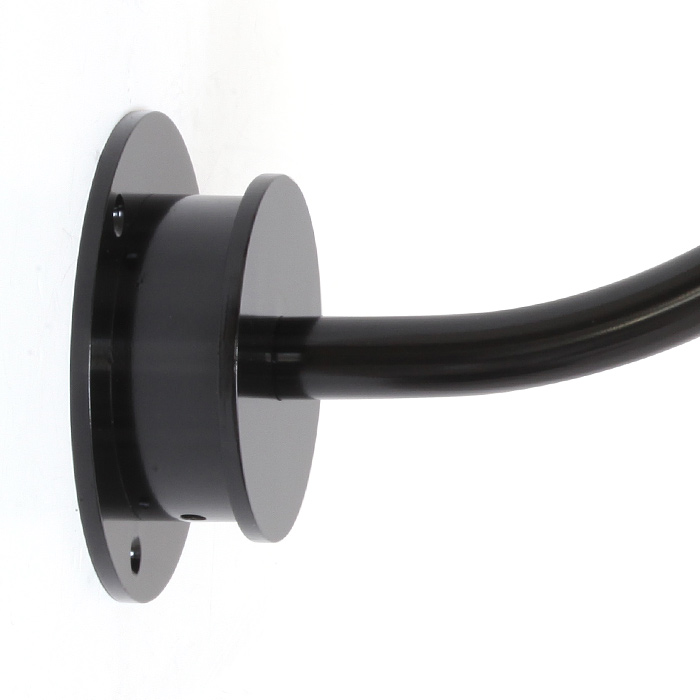 Bild 9: Das Wandteil hat eine Bohrung, damit sich auch eine externe Zuleitung realisieren lässt Kleine, zeitlose Wandleuchte BELL in acht Farben: Das Wandteil hat eine Bohrung, damit sich auch eine externe Zuleitung realisieren lässt