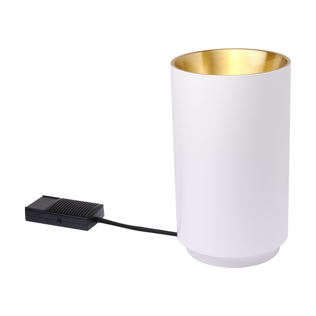 Fig. 2: Die Leuchte kann mit einem Schieberegler gedimmt werden. TOBO Floor Spotlight with Brass Reflector: Die Leuchte kann mit einem Schieberegler gedimmt werden.