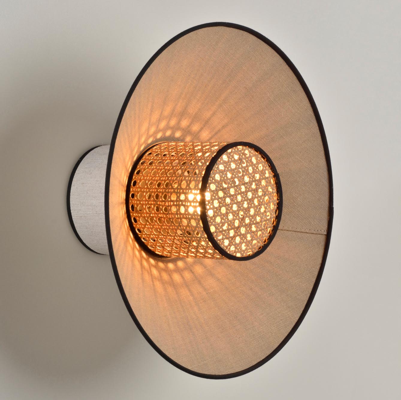 Fabric-Shade Wall Light SQUARE in a Mid-Century Design