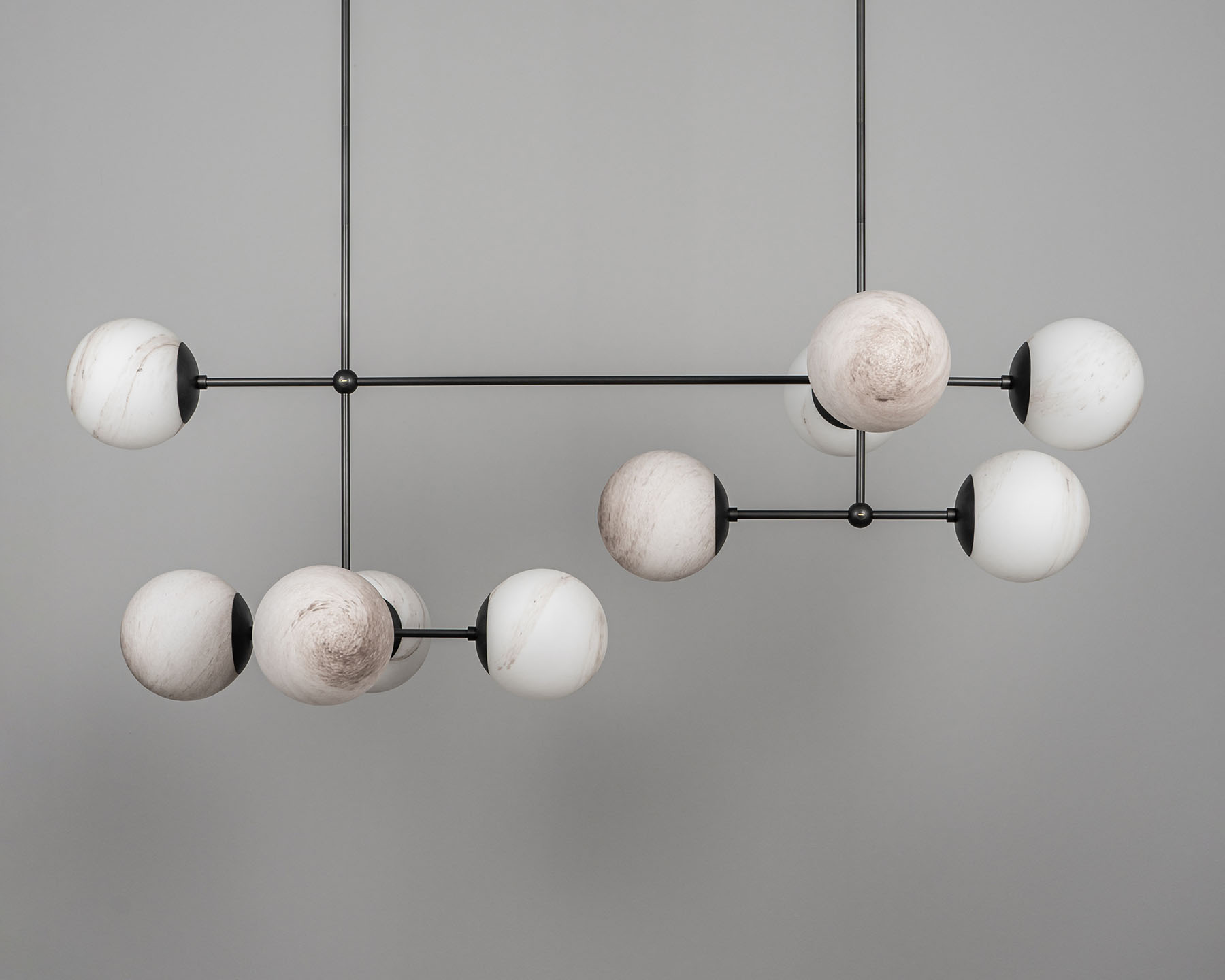 Moderner Glaskugel-Hängeleuchter ARMSTRONG LINEAR mit 10 Brennstellen, Bild 4 Moderner Glaskugel-Hängeleuchter ARMSTRONG LINEAR mit 10 Brennstellen, Bild 4