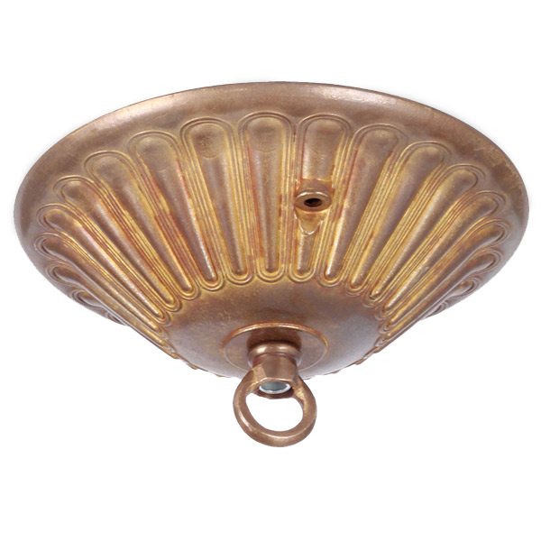 Dreiarmiger Leuchter im frühindustriellen Stil: Das dekorative Deckenteil mit Ø 14 cm in Alt-Messing