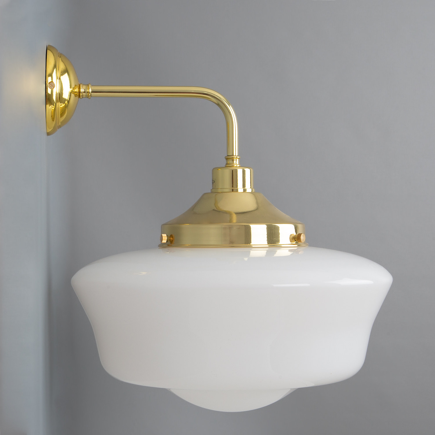 Vintage Wall Light With Stepped Opal Glass: Messing poliert