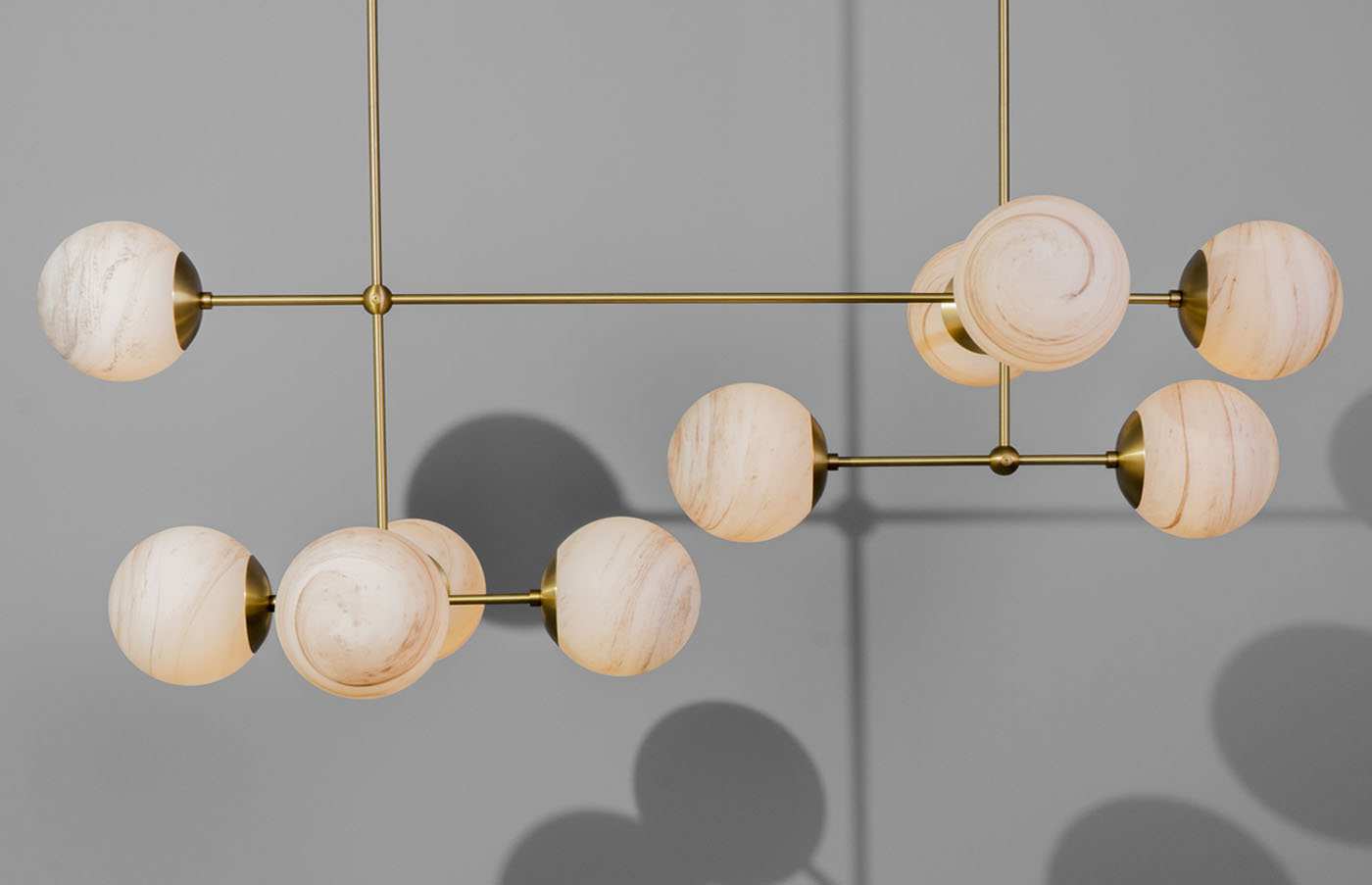 Moderner Glaskugel-Hängeleuchter ARMSTRONG LINEAR mit 10 Brennstellen, Bild 5 Moderner Glaskugel-Hängeleuchter ARMSTRONG LINEAR mit 10 Brennstellen, Bild 5