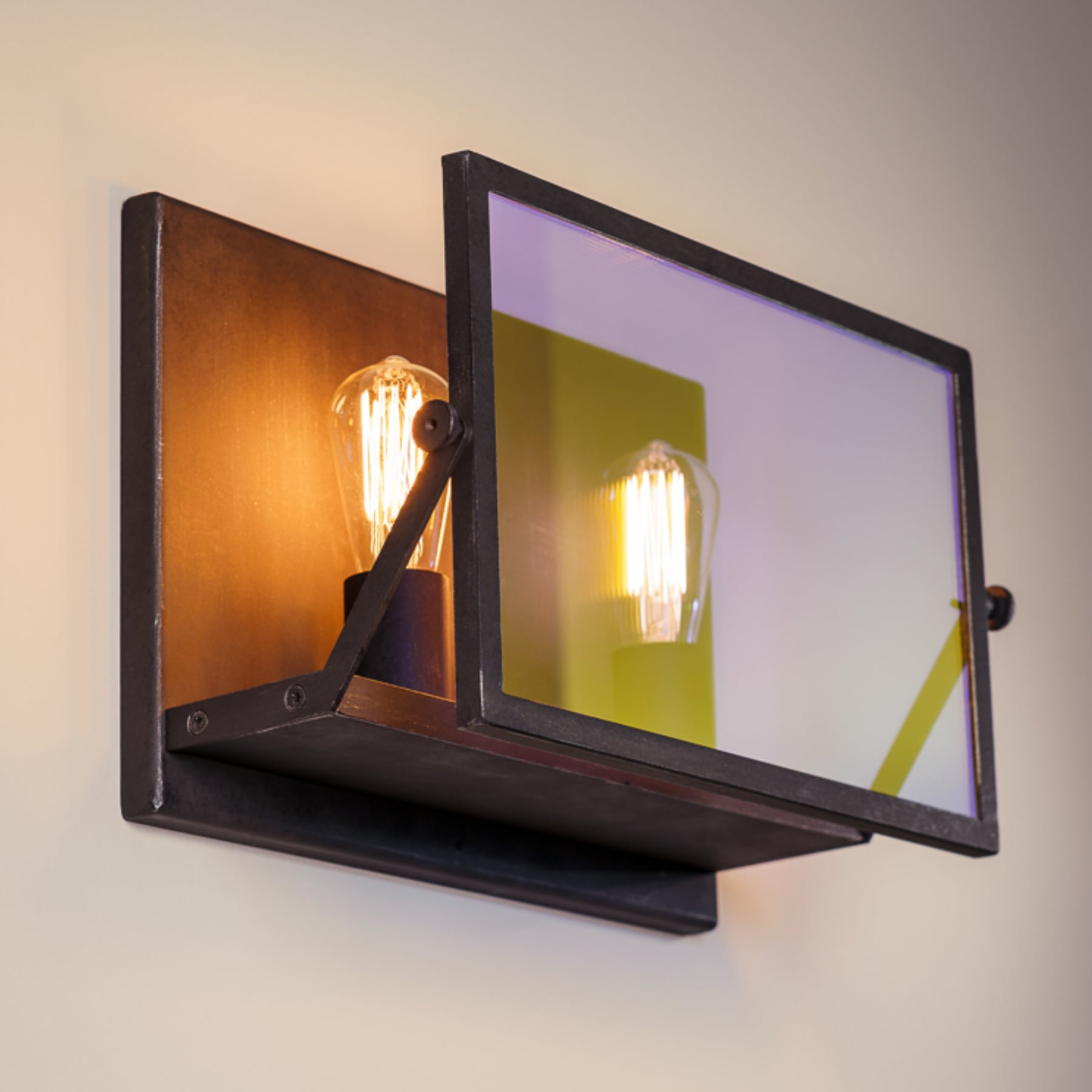 Wall lamp with movable dichroic reflector glass pane WL3721