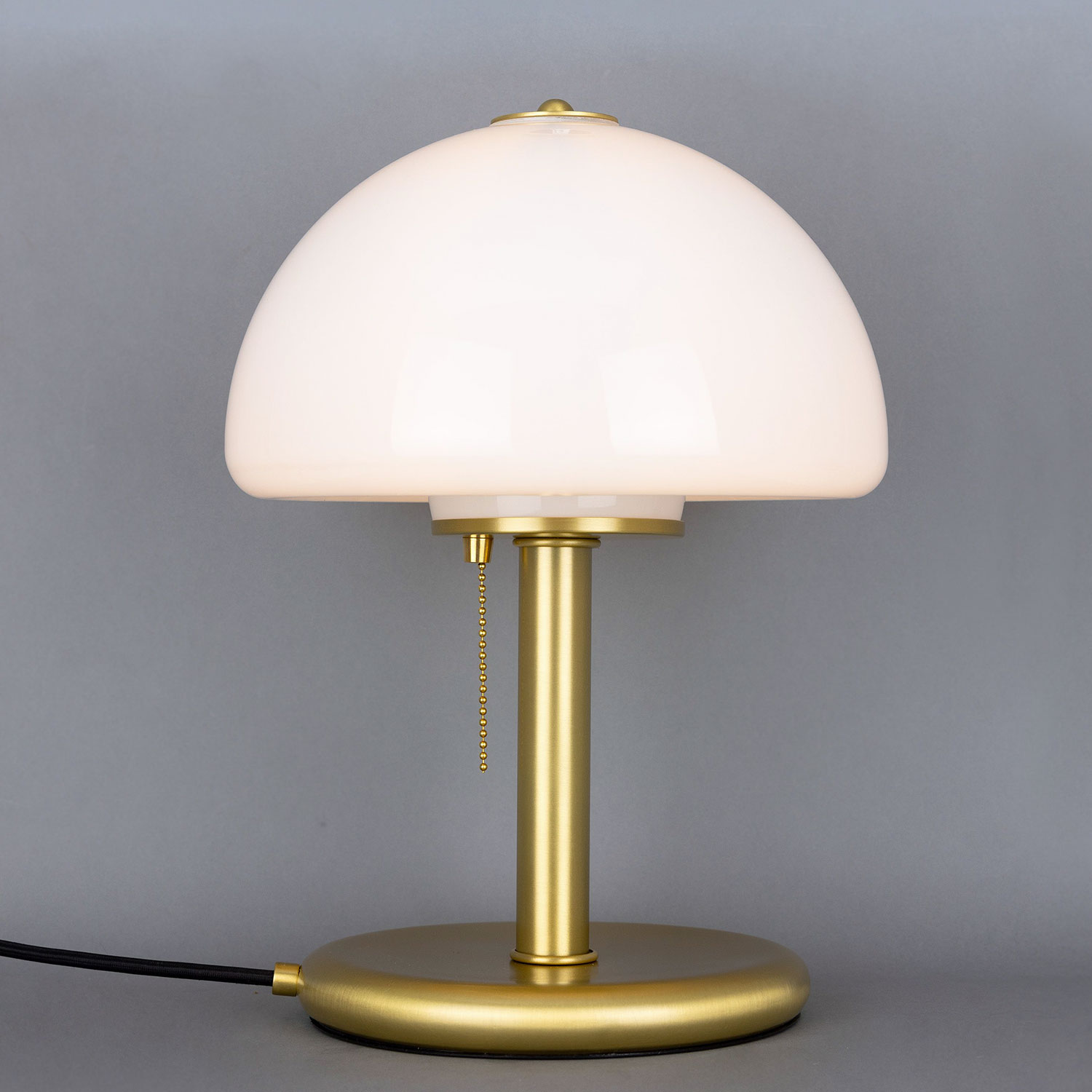 Elegant Mushroom Table Lamp with Pull Switch Elegant Mushroom Table Lamp with Pull Switch