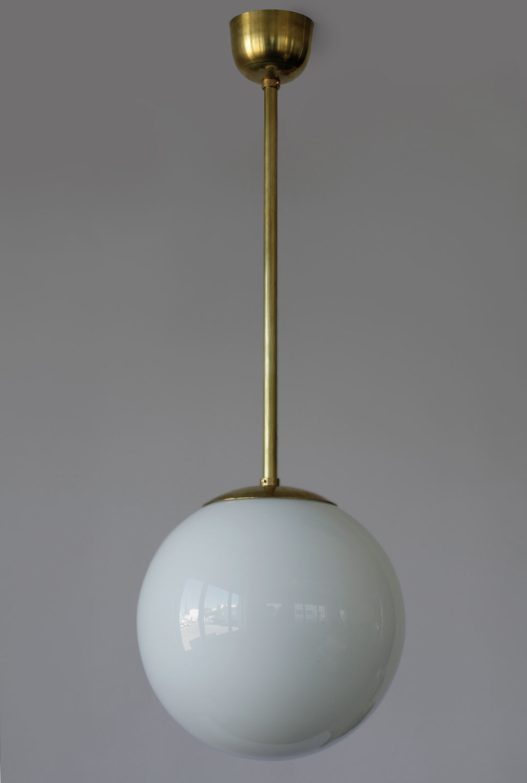 Minimalistische Kugel-Lampe MÜNCHEN: Kugelleuchte mit 30 cm Durchmesser, Messing natur