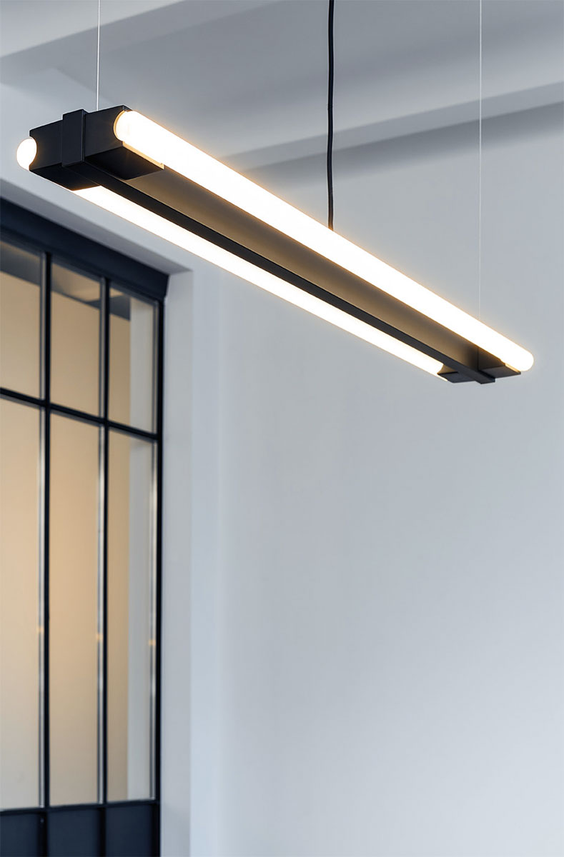 Elegante Röhren-Hängeleuchte für LED-Linienlampen, 100 cm: Linienlampen-Hängeleuchte für LED-Röhren, 100 cm