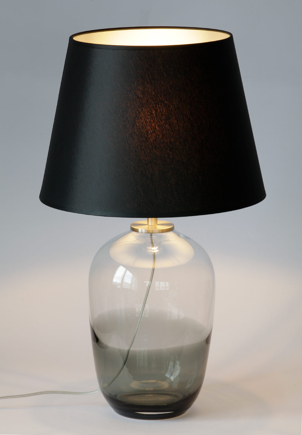 Faszinierende Glas-Vasenlampe MALI: Kleines Modell, schwarzer Schirm