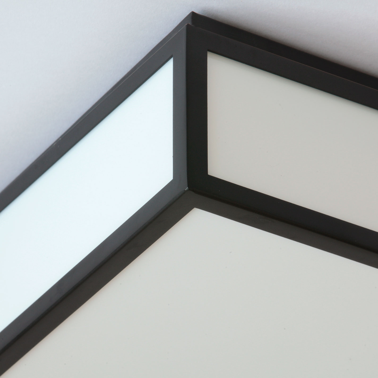 Quadratische LED-Deckenleuchte schwarz-weiß, auch für Badezimmer, 30 cm, Bild 4