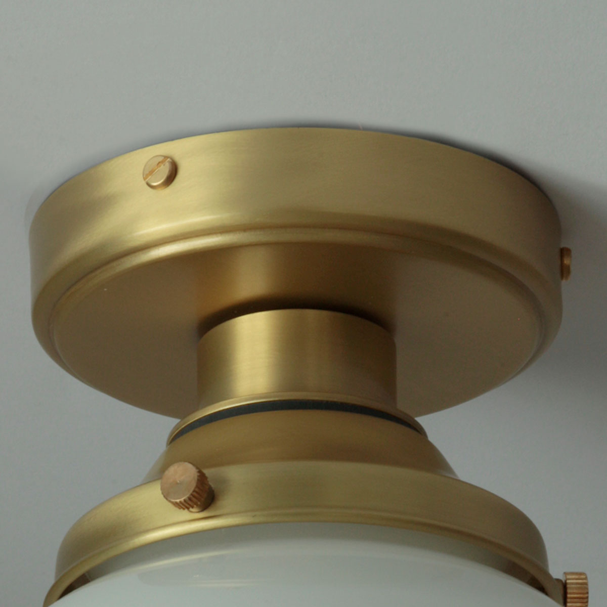 Kugel-Deckenleuchte für Badezimmer (IP44), Holophan-Strukturglas: Messing satinert