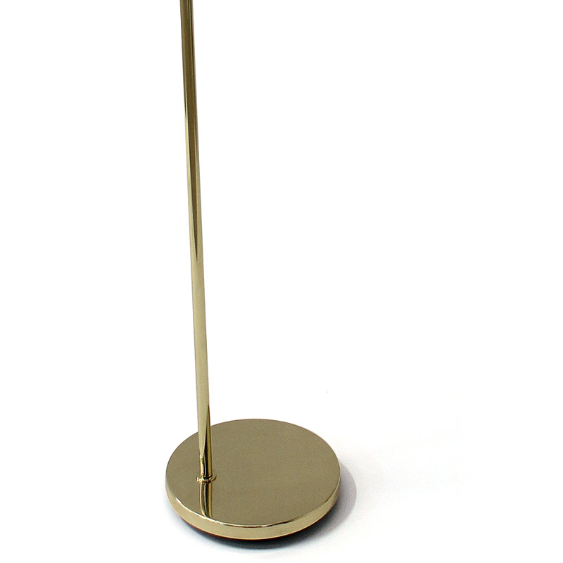 Schlanke Strahler-Stehlampe aus Messing oder Kupfer OEIL: Der beschwerte Sockel hat nur 17 cm Durchmesser
