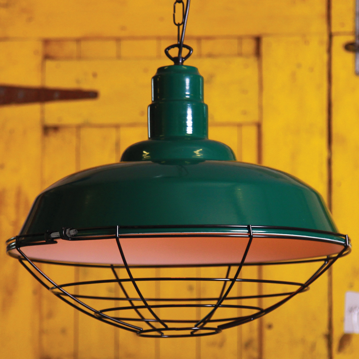 Bild 11: Ausführung „Racing Green“ Große Fabrikleuchte mit Schutzgitter COBALT: Ausführung „Racing Green“